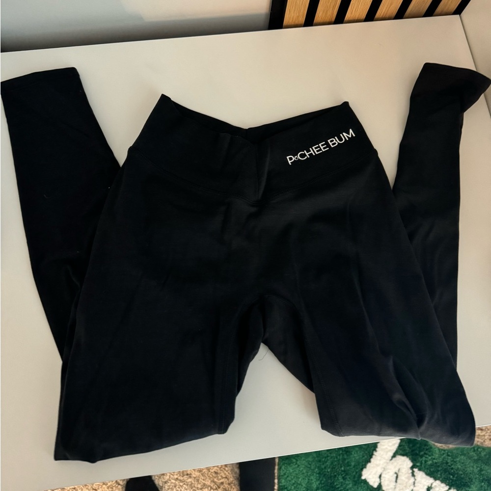 PCHEEBUM v leggings